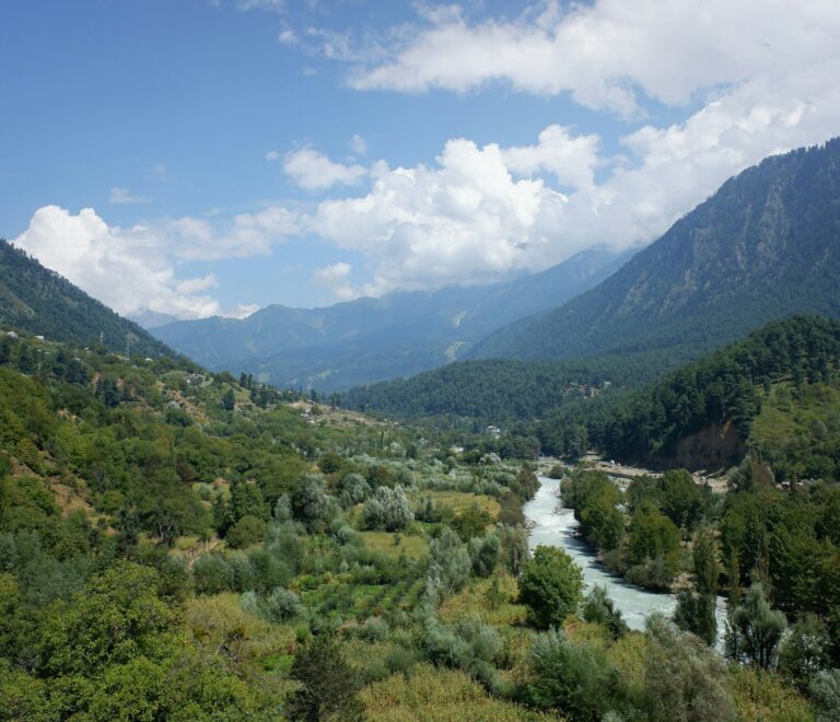 Kashmir Tour 5 Nights 6 Days Featured Image Visit Kashmir Travel